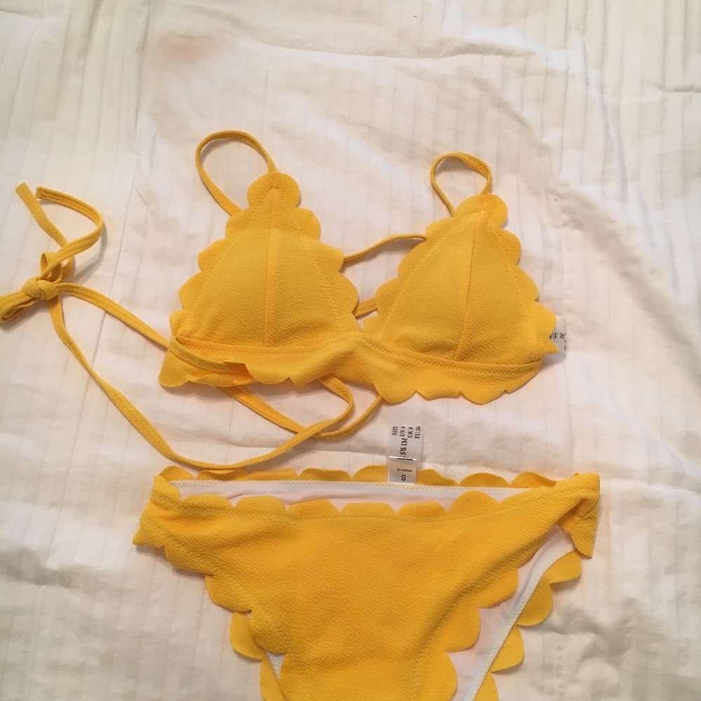Yellow Ruffled Bikini - Picture 5 of 5